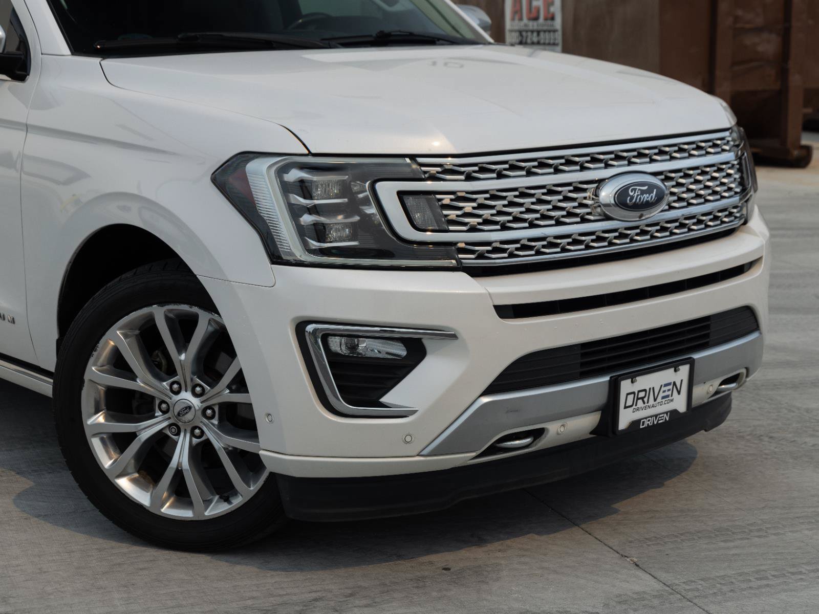Used 2019 Ford Expedition Max Platinum AWD/4WD image 3