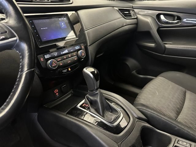 Used 2017 Nissan Rogue SV AWD/4WD image 30