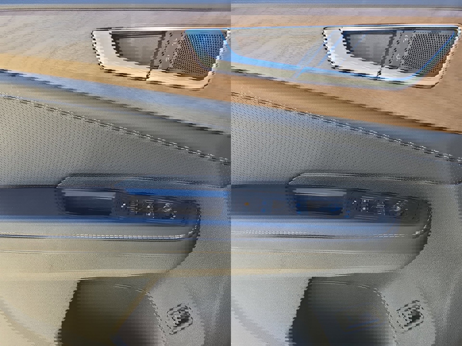 Used 2025 Volkswagen Atlas SE image 15