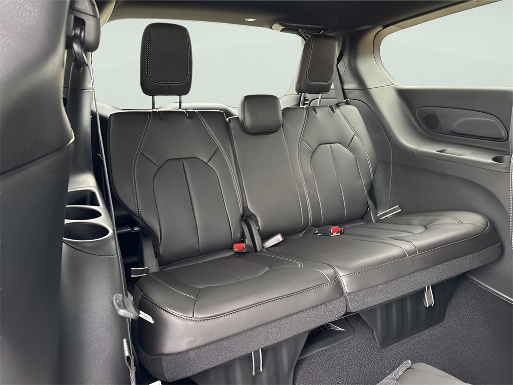 New 2026 Chrysler Pacifica Select image 15