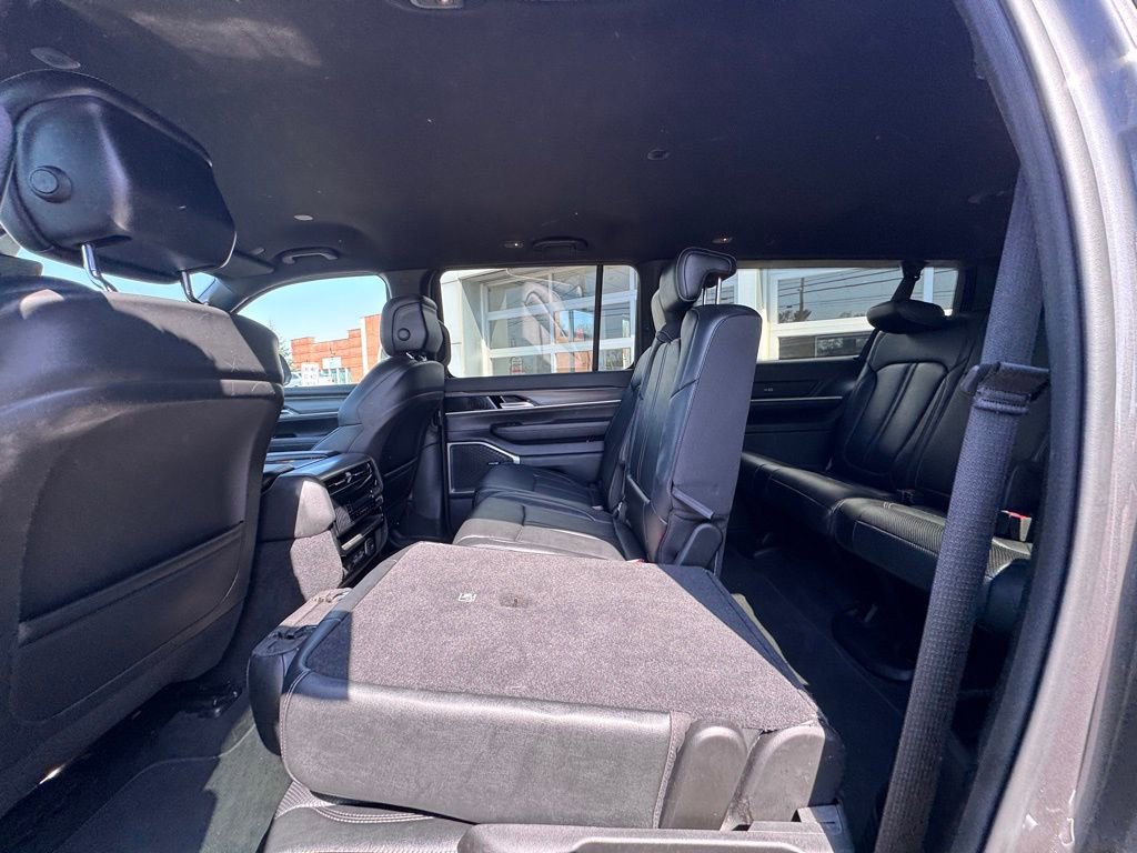 Used 2023 Jeep Wagoneer L Series II image 32