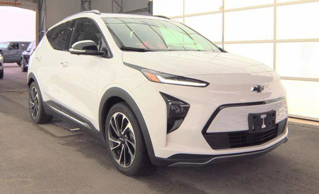 Used 2023 Chevrolet Bolt EUV Premier w/ Sun & Sound Package FWD image 2