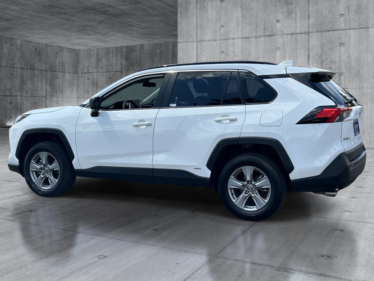 Used 2025 Toyota RAV4 LE AWD/4WD image 2