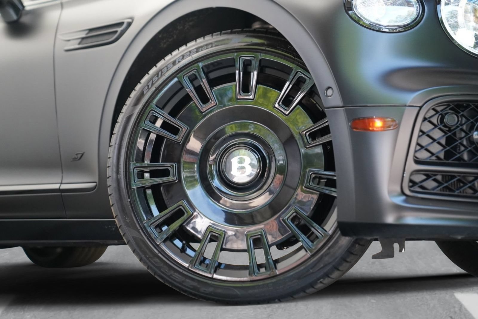 Used 2023 Bentley Flying Spur S V8 AWD/4WD image 7