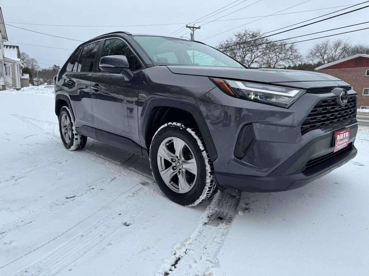 Used 2022 Toyota RAV4 XLE w/ Convenience Package image 3