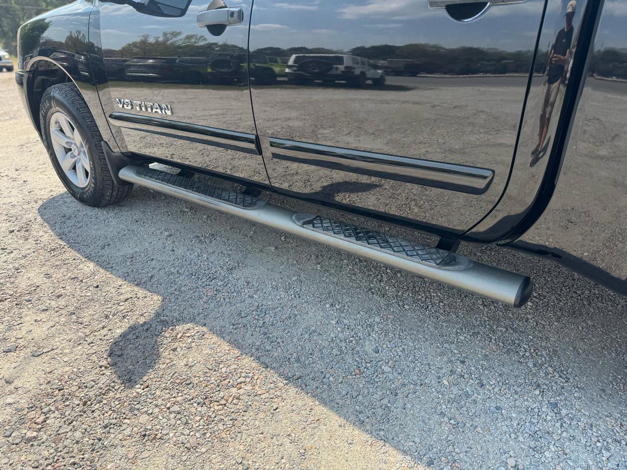 Used 2013 Nissan Titan SV w/ SV Value Truck Pkg image 9