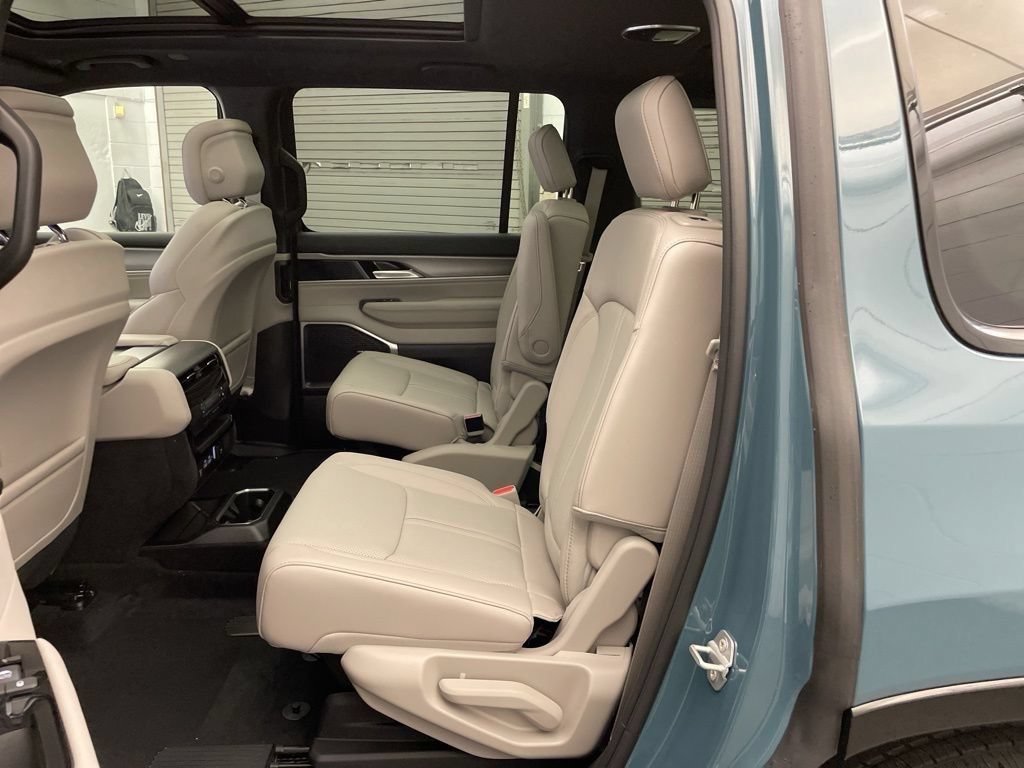 New 2026 Jeep Grand Wagoneer 2WD w/ Premium Group I image 19