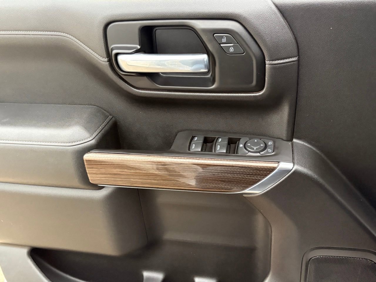 Used 2020 Chevrolet Silverado 1500 LT w/ Convenience Package image 28