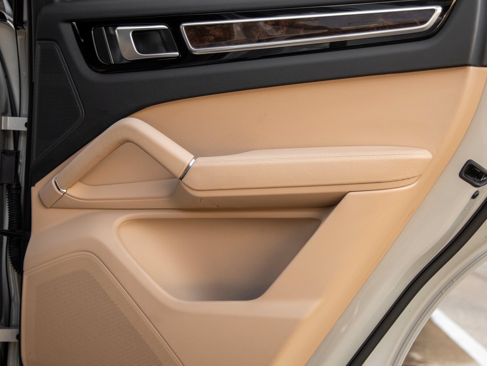 Certified 2023 Porsche Cayenne AWD/4WD image 39