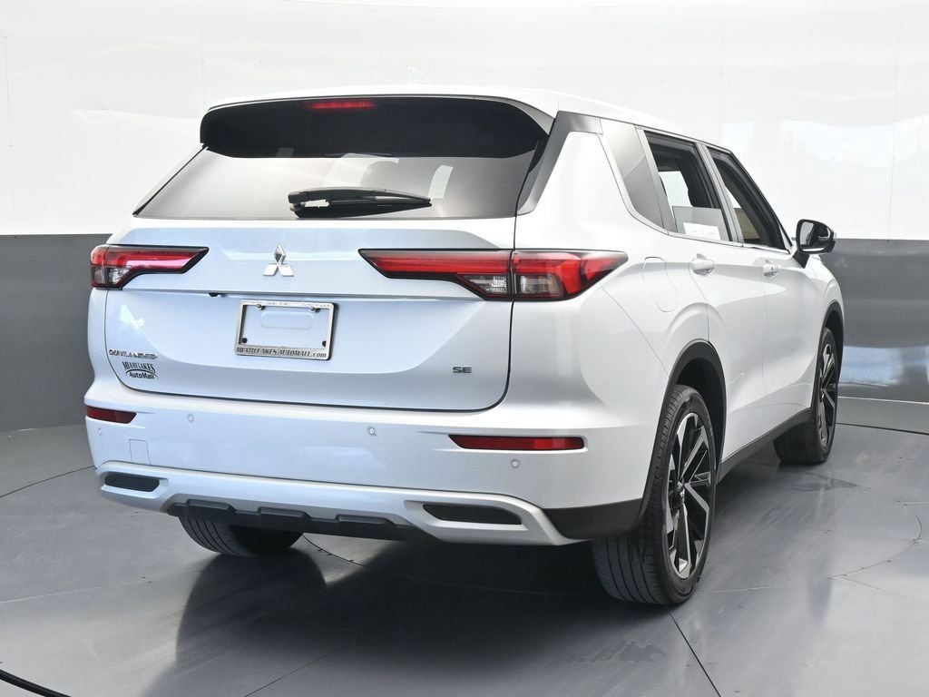 Used 2023 Mitsubishi Outlander SE image 5