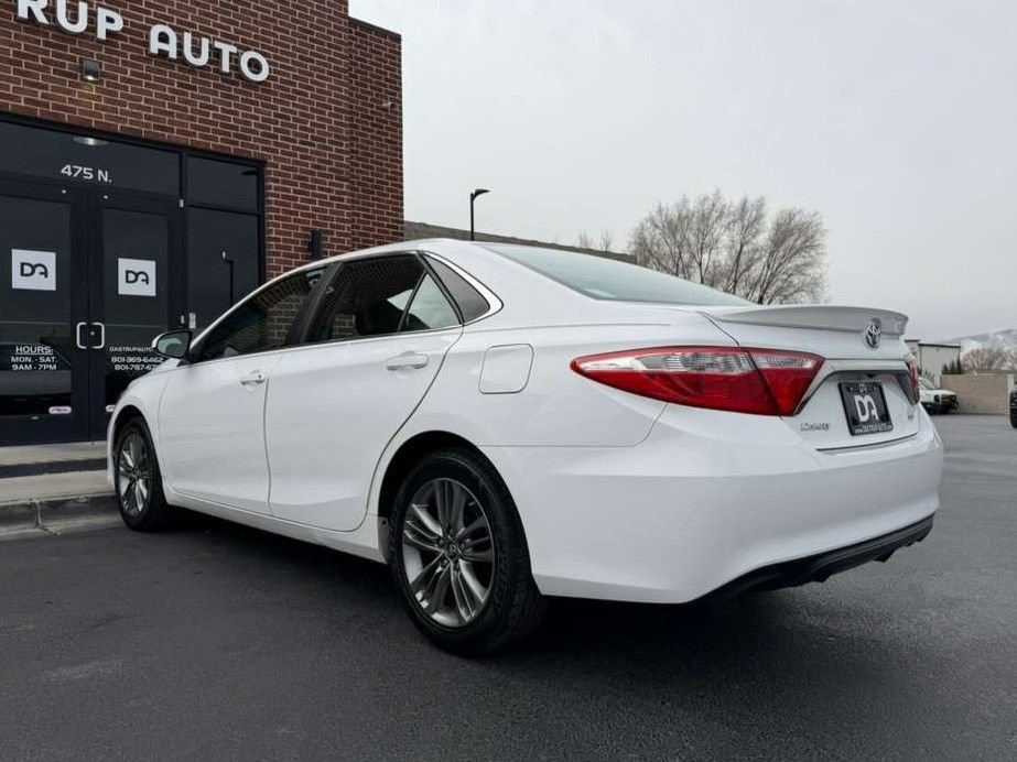 Used 2016 Toyota Camry SE image 11