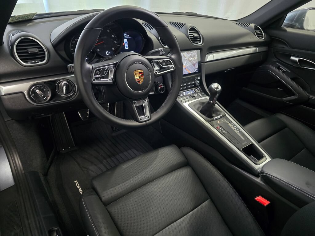 Certified 2025 Porsche 718 Cayman RWD image 4