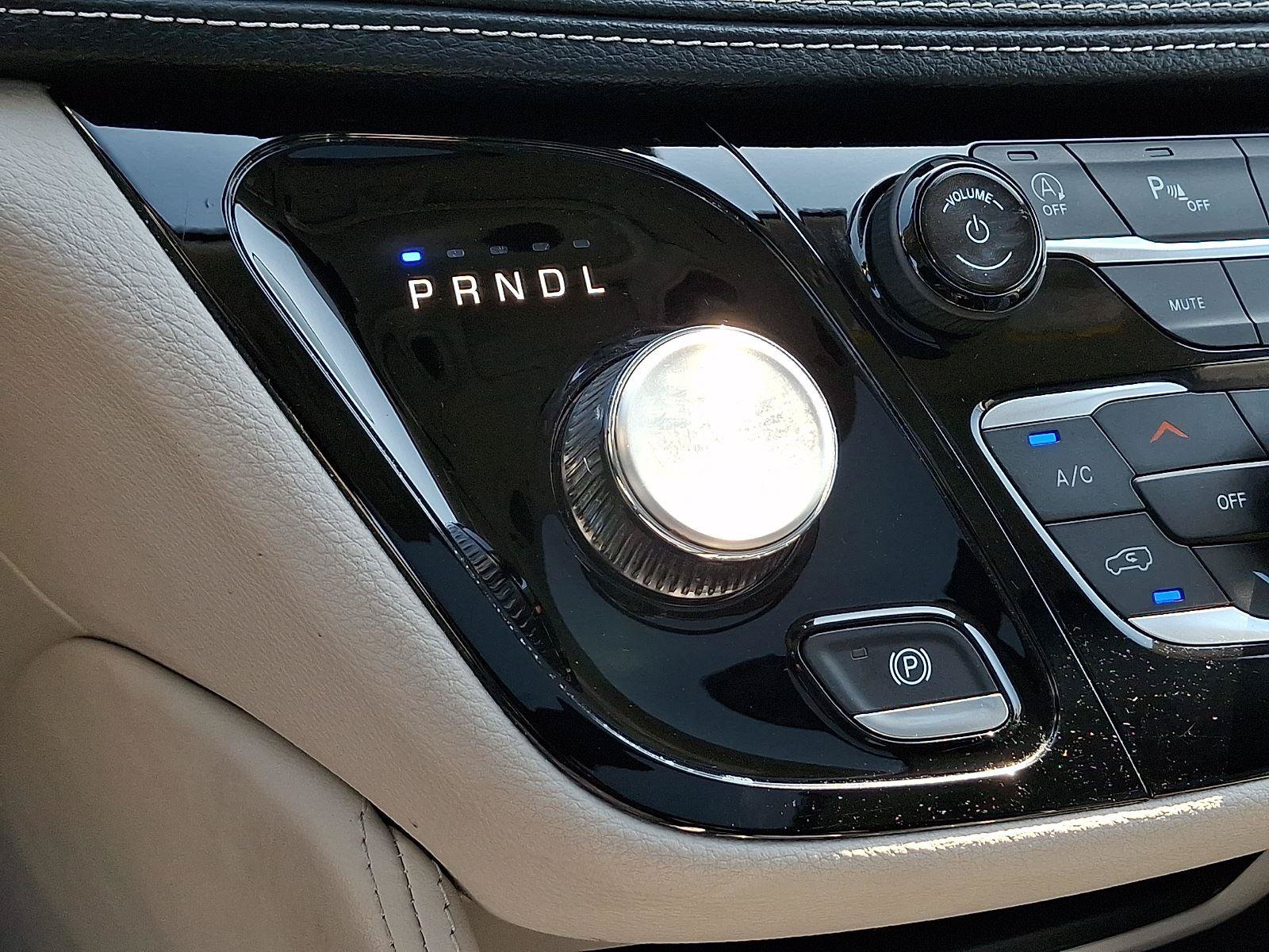 Certified 2024 Chrysler Pacifica Limited FWD image 18