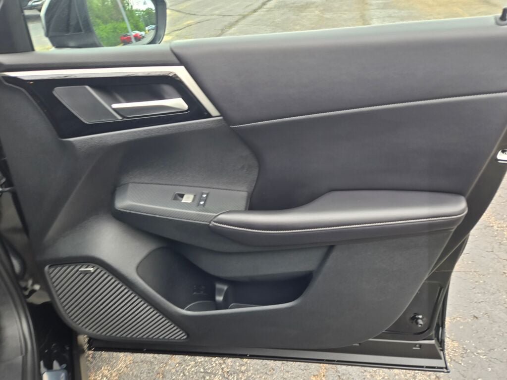 New 2026 Mitsubishi Outlander LE AWD/4WD image 6