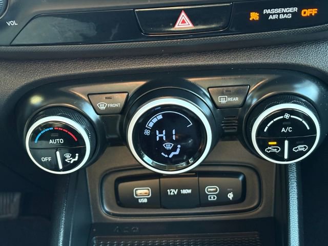 Used 2023 Hyundai Venue Limited image 16