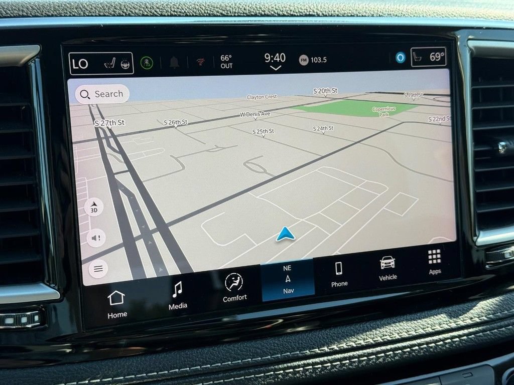 Certified 2024 Chrysler Pacifica Limited FWD image 18