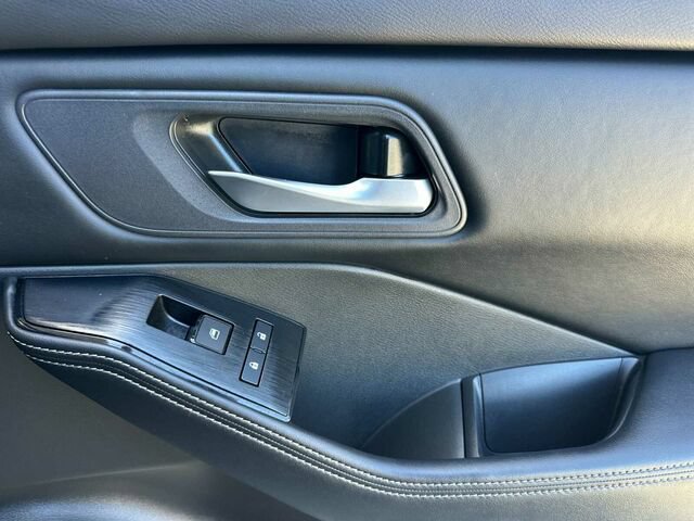 Used 2024 Nissan Rogue SV FWD image 21