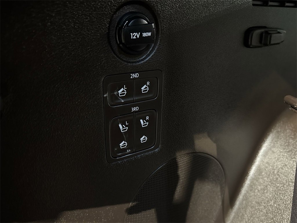 Used 2020 Hyundai Palisade Limited w/ Winter Weather Package image 22