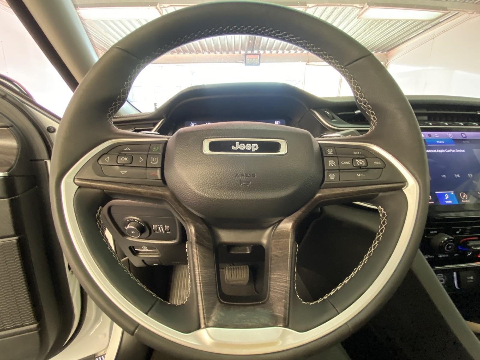 Used 2023 Jeep Grand Cherokee L Limited AWD/4WD image 31