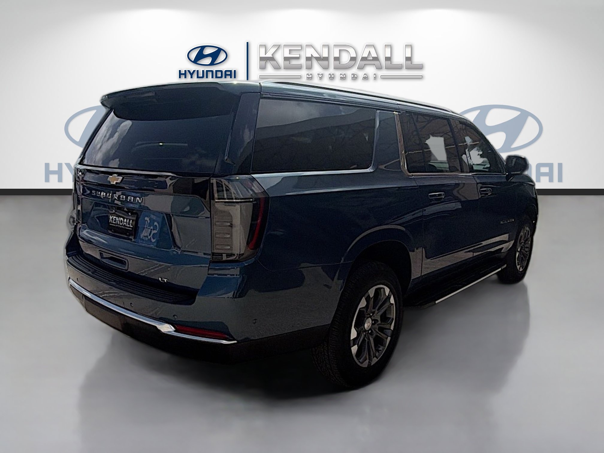 Used 2025 Chevrolet Suburban LT w/ Comfort Package RWD image 6