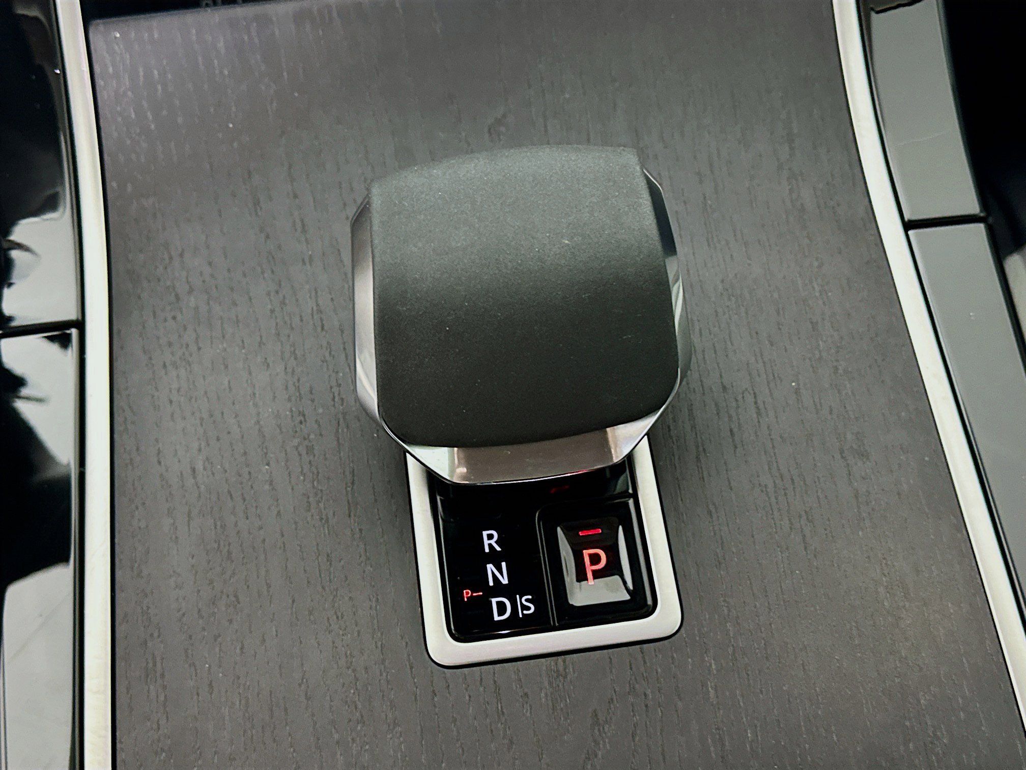 Used 2024 Land Rover Range Rover Evoque Dynamic SE image 22