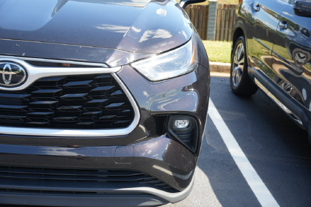 Used 2021 Toyota Highlander XLE FWD image 6