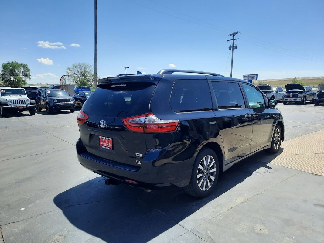 Used 2020 Toyota Sienna XLE AWD/4WD image 4
