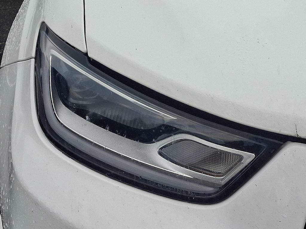 Used 2023 Chrysler Pacifica Limited w/ S Appearance Package FWD image 4
