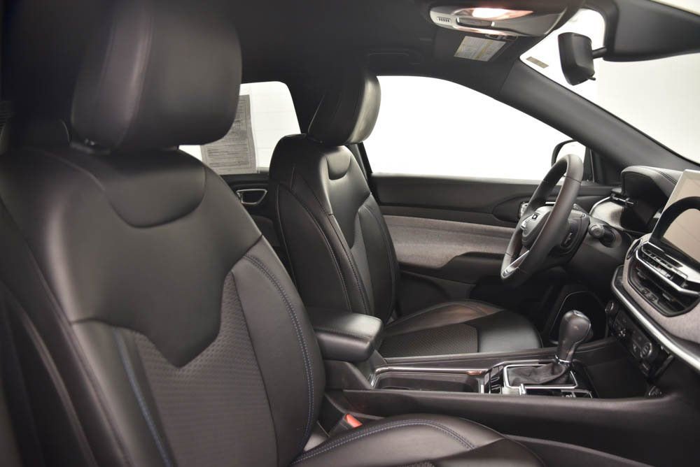 Used 2023 Jeep Compass Latitude image 16