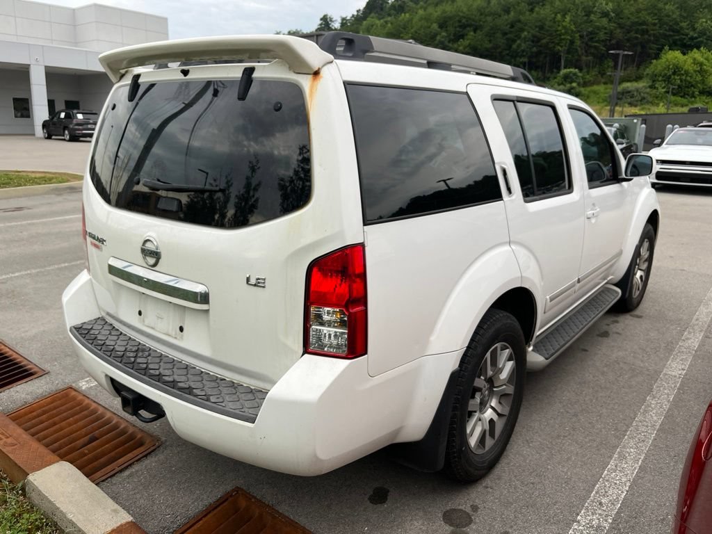 Used 2010 Nissan Pathfinder LE AWD/4WD image 3