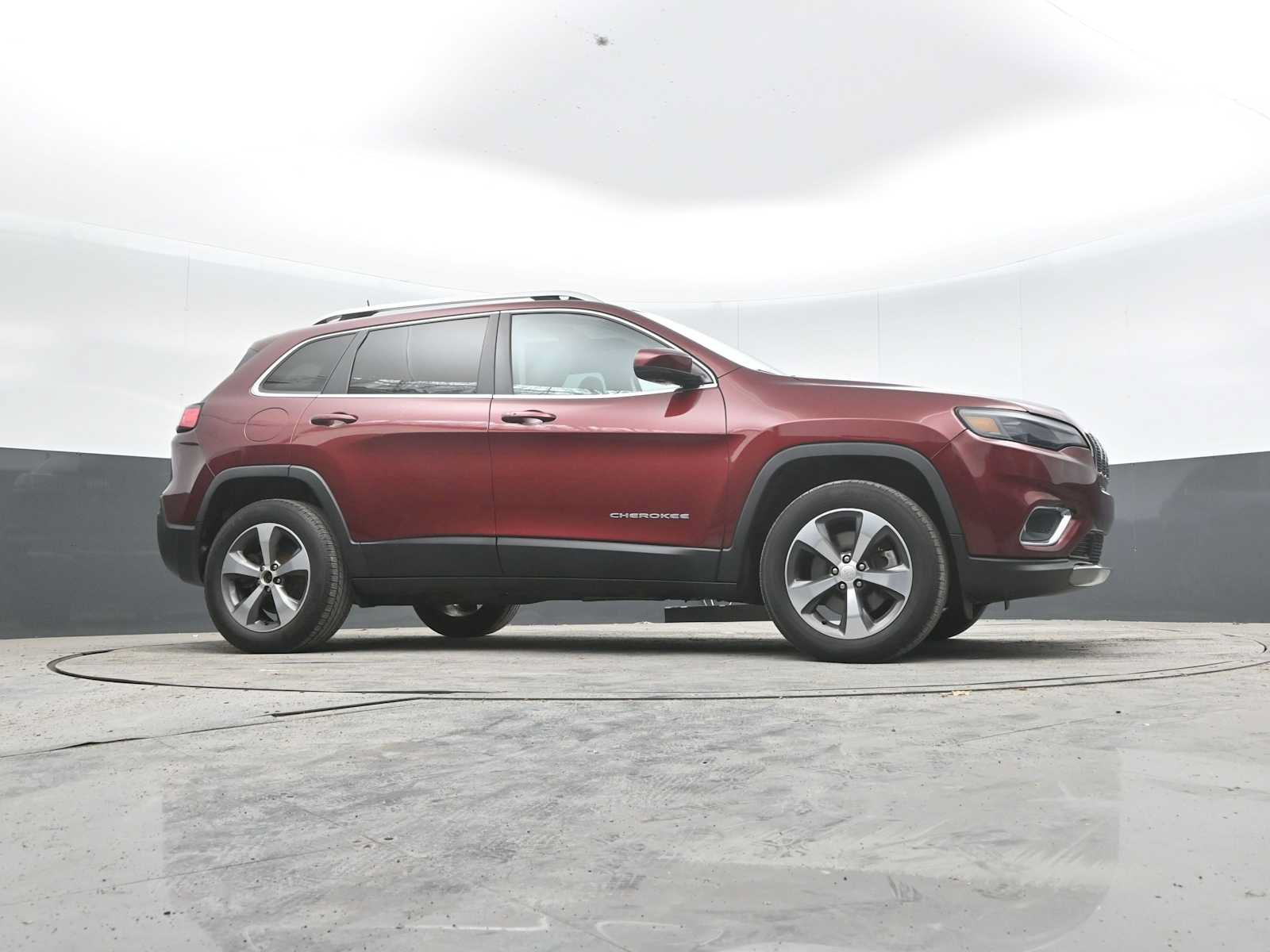 Used 2019 Jeep Cherokee Limited AWD/4WD image 29