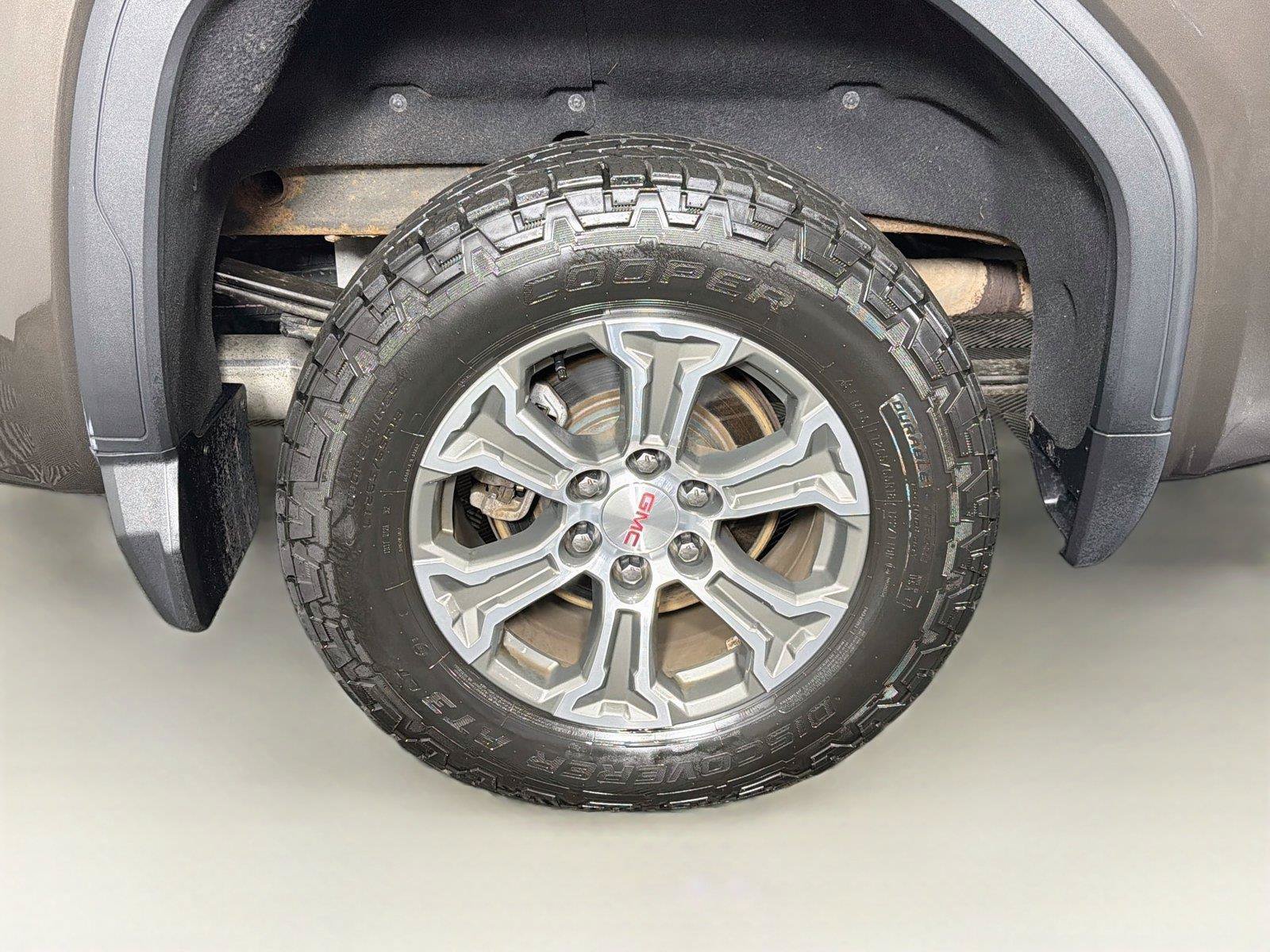 Used 2019 GMC Sierra 1500 SLT w/ Driver Alert Package I AWD/4WD image 34