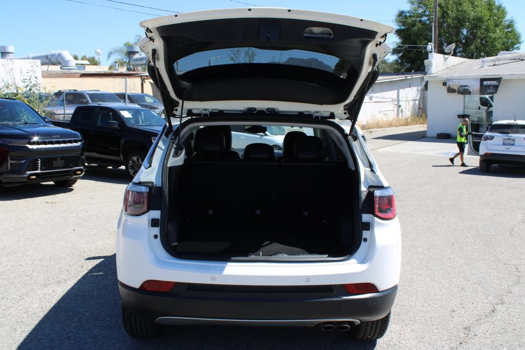 Used 2018 Jeep Compass Limited w/ Safe & Security Group AWD/4WD image 11