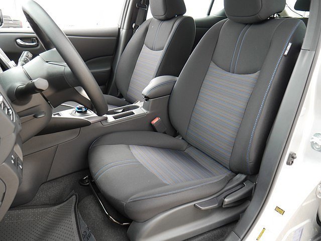 Used 2025 Nissan Leaf S image 13