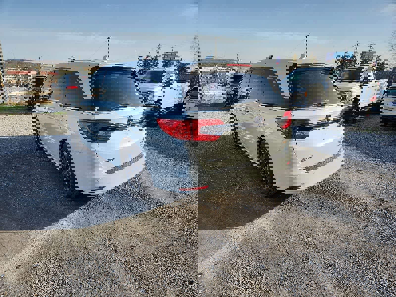 Used 2023 Honda Odyssey Elite image 3