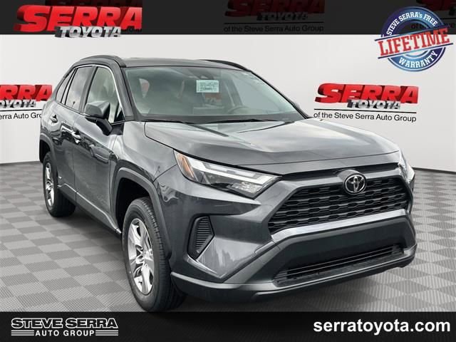 Used 2025 Toyota RAV4 XLE AWD/4WD image 1