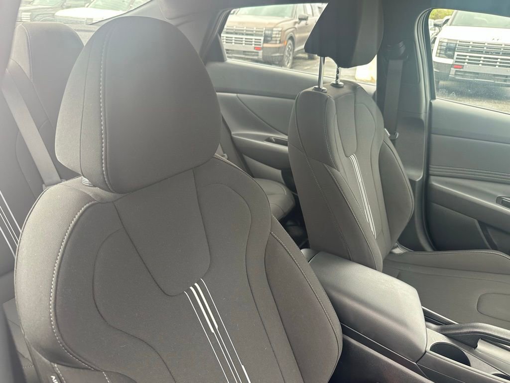 Used 2025 Hyundai Elantra Sport image 25