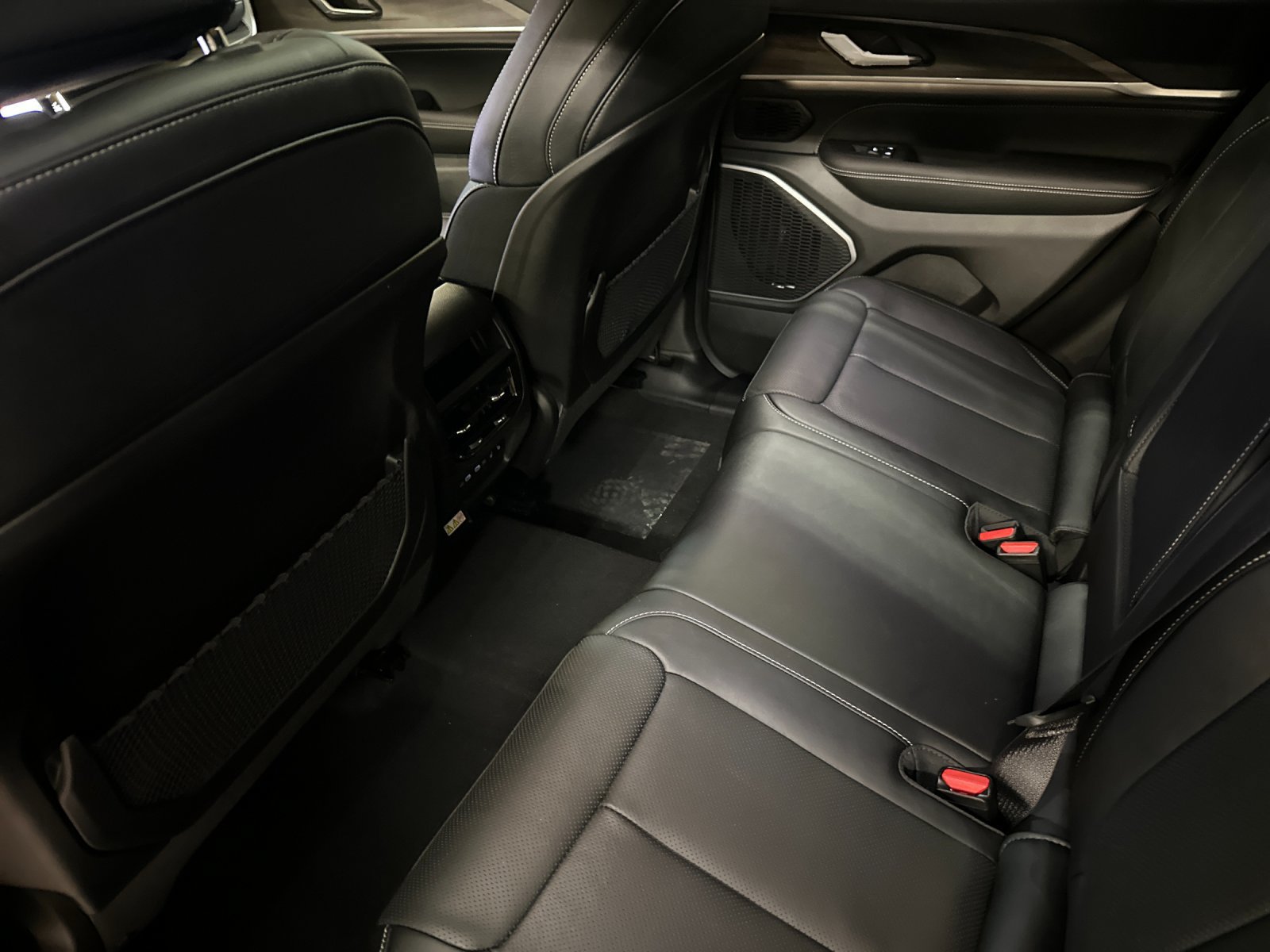 New 2026 Jeep Grand Cherokee Limited AWD/4WD image 11