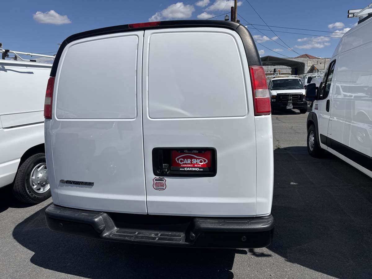 Used 2017 Chevrolet Express 3500 Extended RWD image 5