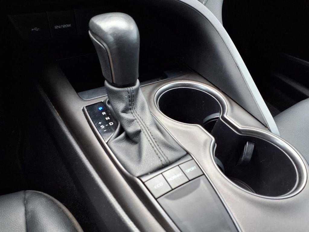 Used 2023 Toyota Camry SE image 18