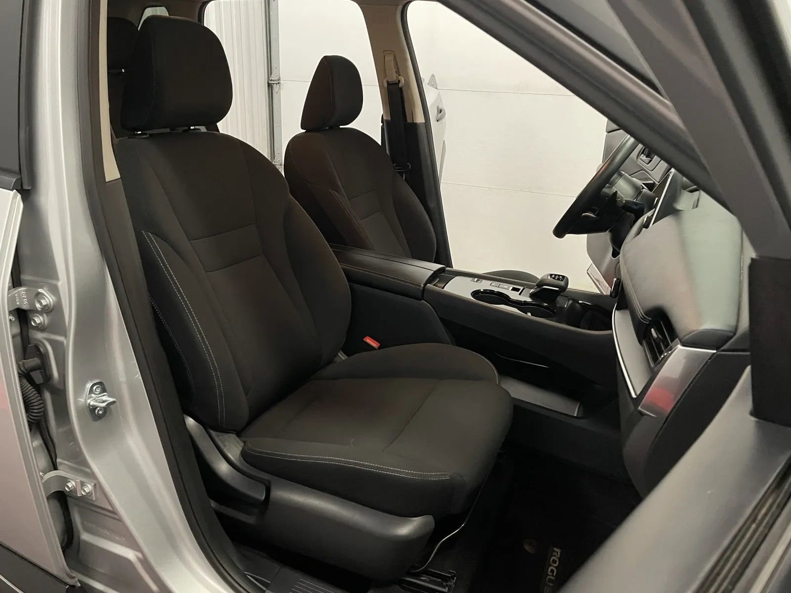 Used 2024 Nissan Rogue S FWD image 41