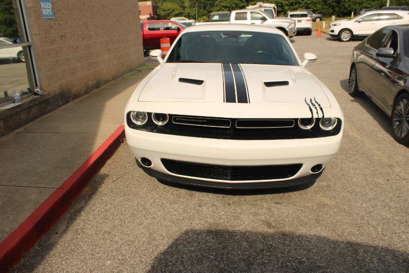 Used 2019 Dodge Challenger SXT RWD image 2