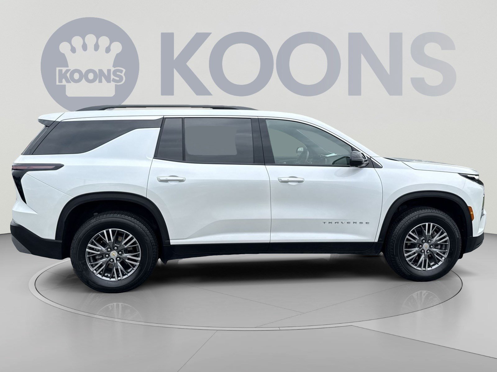 Used 2025 Chevrolet Traverse LT w/ Driver Confidence Package AWD/4WD image 8