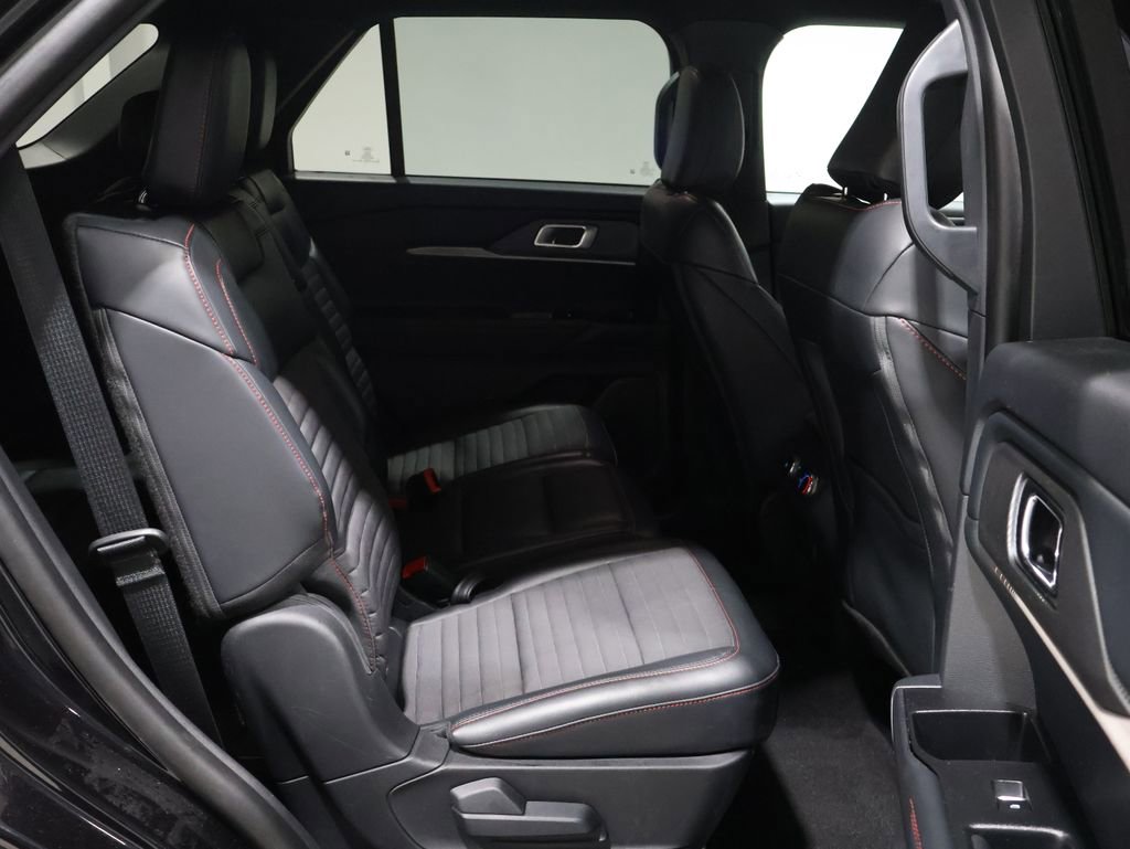 Used 2025 Ford Explorer ST-Line w/ ST-Line Street Pack image 23