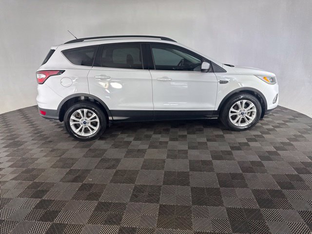 Used 2017 Ford Escape SE w/ SE Leather Comfort Package FWD image 4