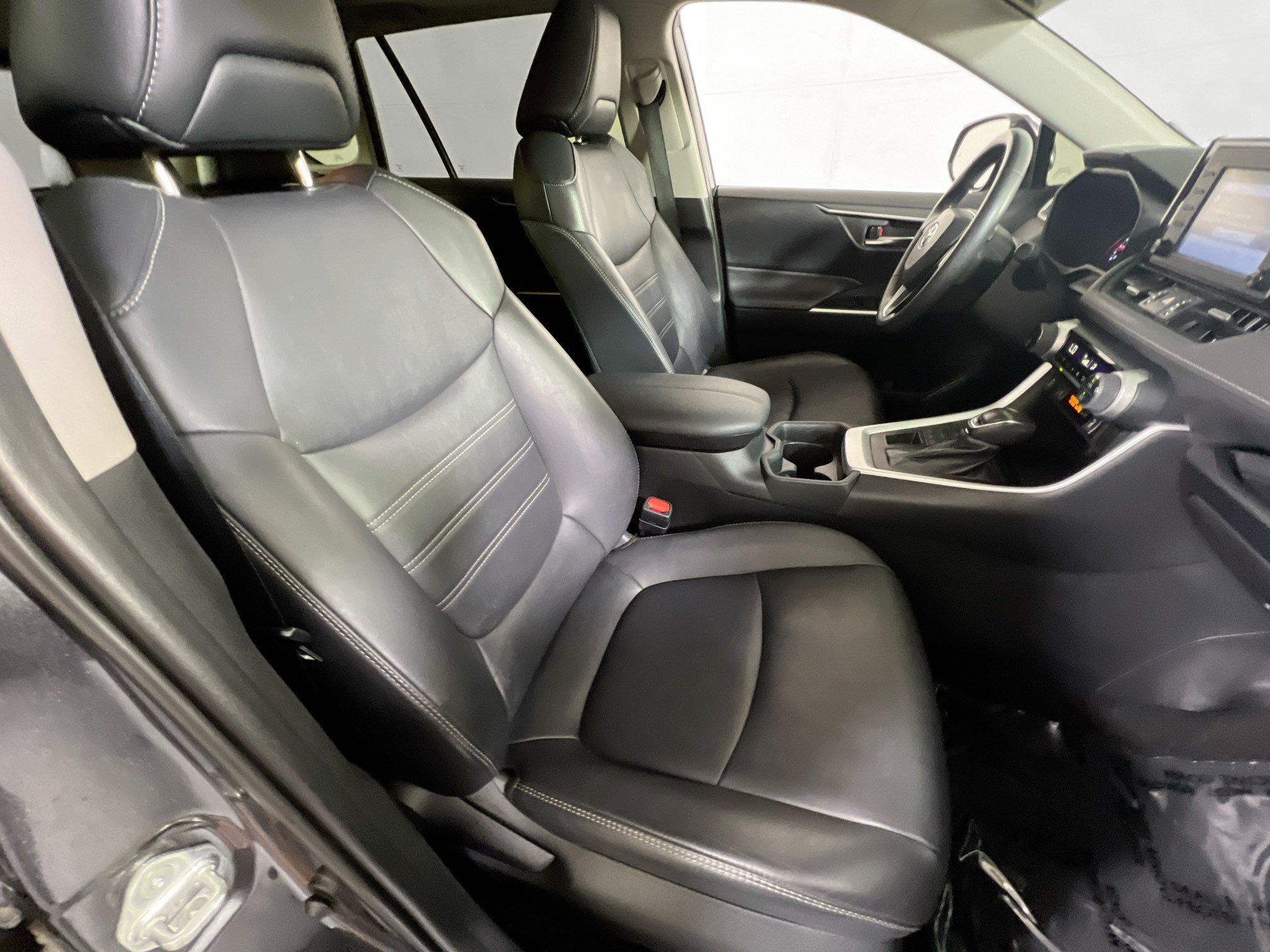 Used 2019 Toyota RAV4 XLE Premium w/ Cold Weather Package AWD/4WD image 27