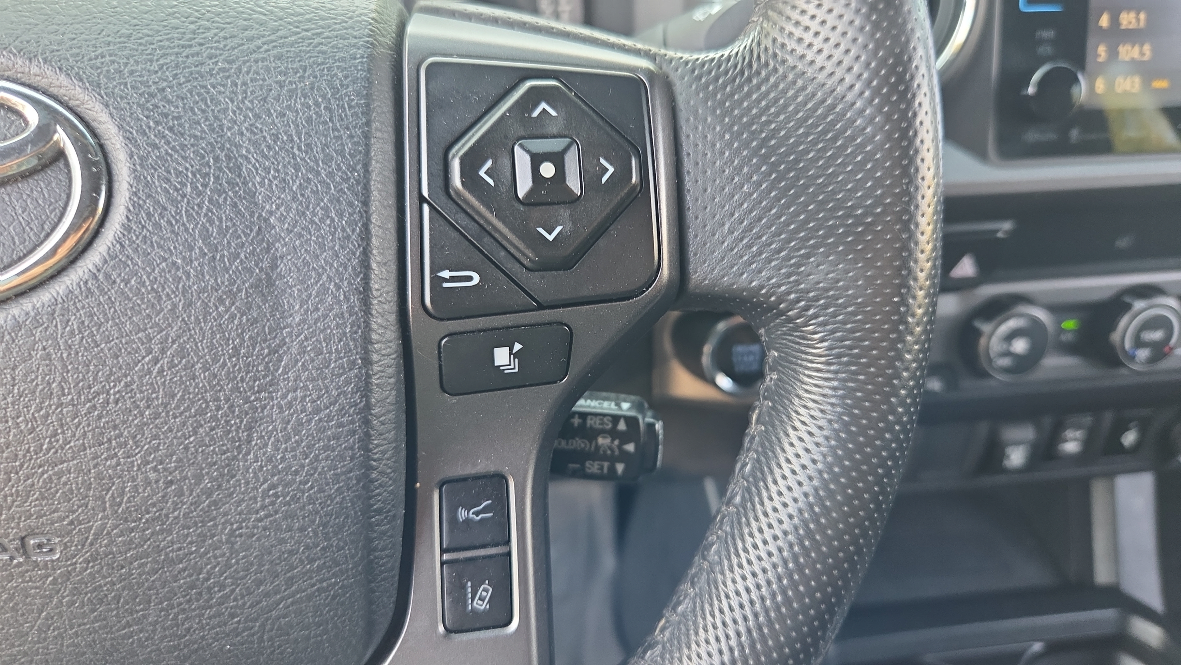 Used 2019 Toyota Tacoma TRD Off-Road AWD/4WD image 25