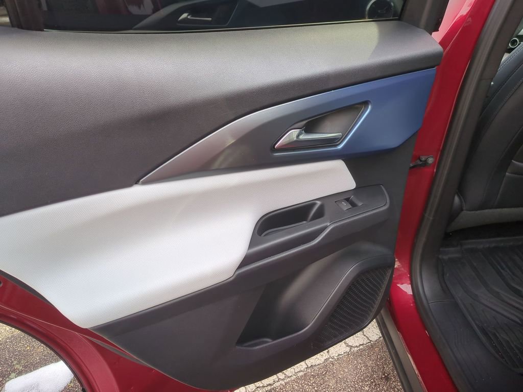 Used 2025 Chevrolet Equinox EV LT image 24