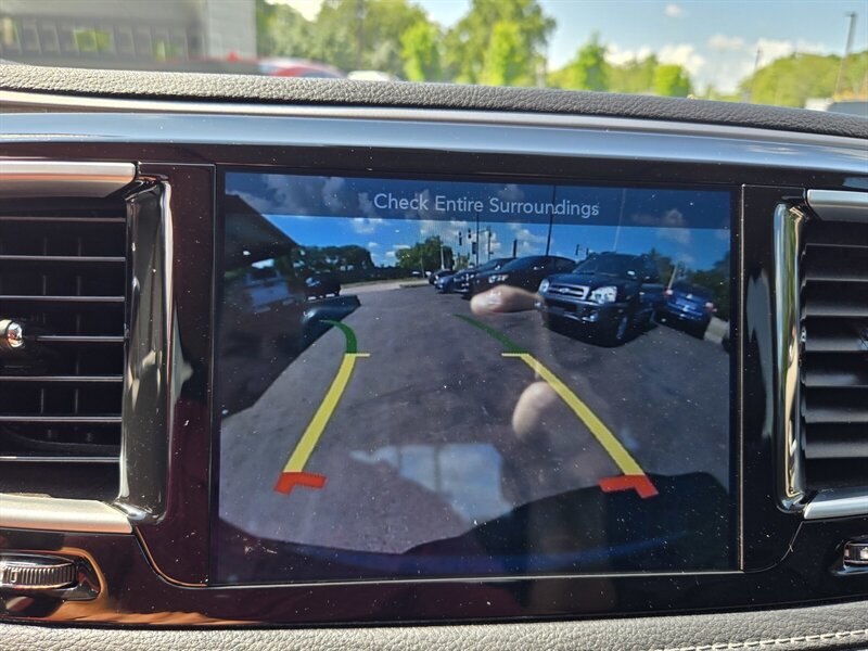 Used 2017 Chrysler Pacifica Limited FWD image 18