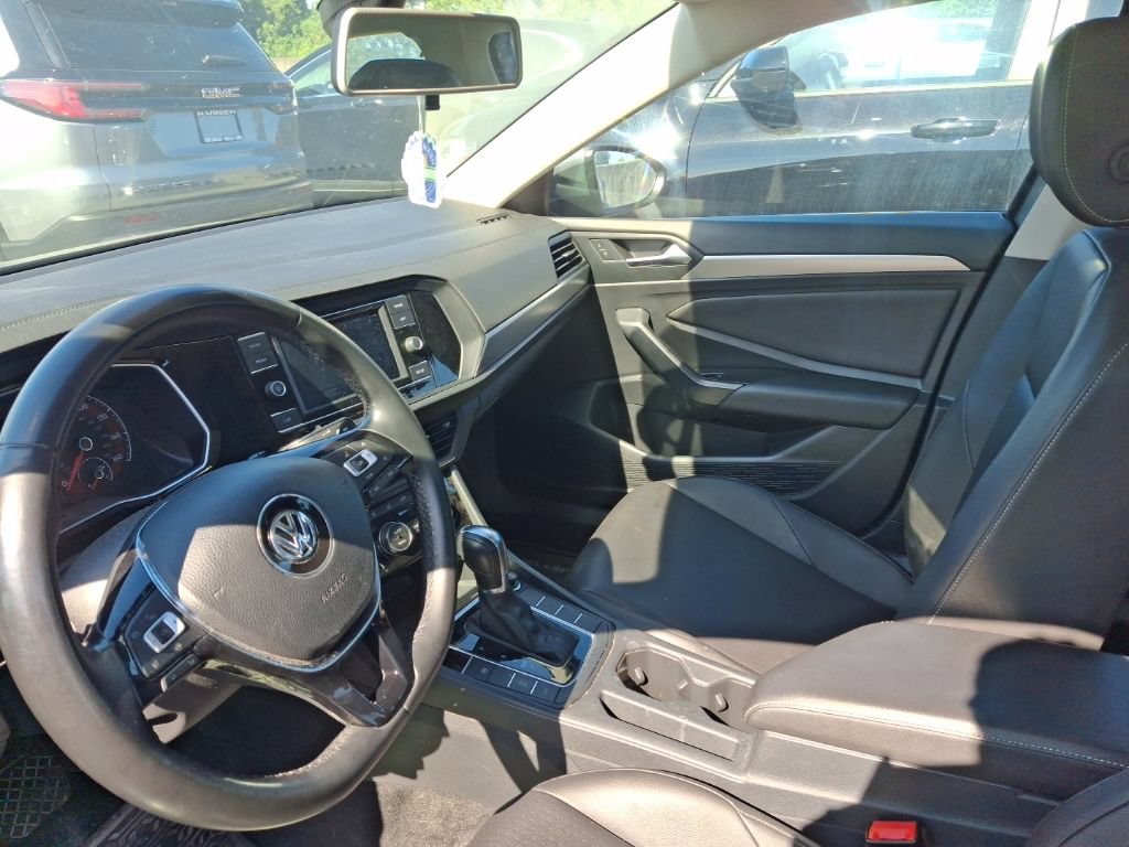 Used 2019 Volkswagen Jetta SE w/ Cold Weather Package FWD image 9
